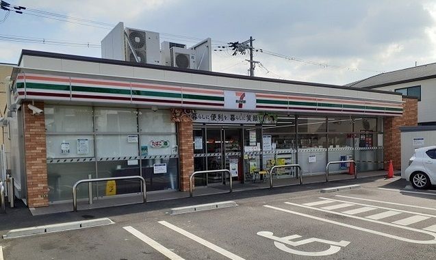 近くのコンビニまで500m（徒歩7分）