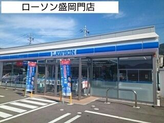 近くのコンビニまで290m（徒歩4分）