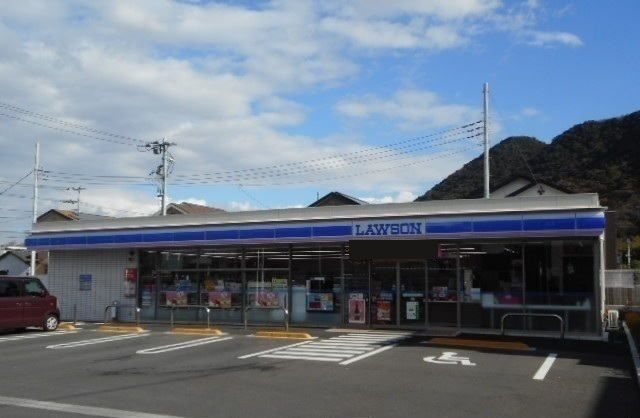 近くのコンビニまで100m（徒歩2分）