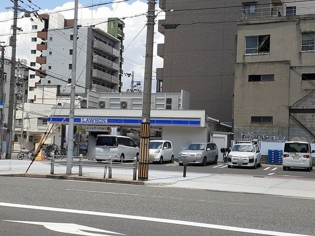近くのLAWSON桜川二丁目南店まで350m（徒歩5分）