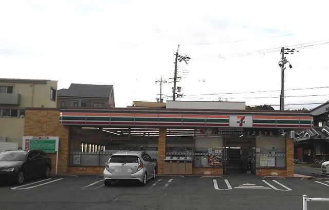 近くのセブンイレブン王寺畠田4丁目店まで700m（徒歩9分）