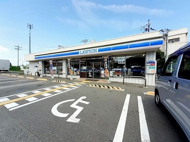 近くのコンビニまで700m（徒歩9分）