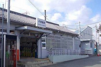 近くの御着駅まで2,100m（徒歩27分）