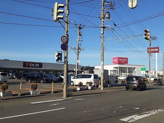 近くのＤＣＭ三内店まで2,400m（徒歩30分）