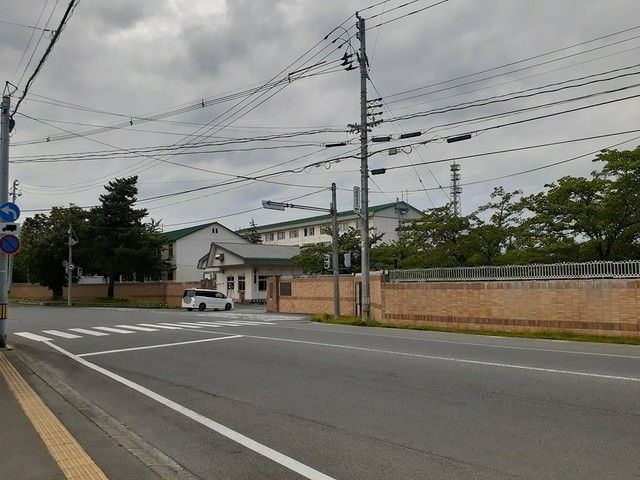 近くの陸上自衛隊青森駐屯地まで700m（徒歩9分）