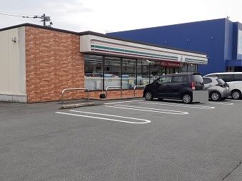 近くのコンビニまで1,100m（徒歩14分）