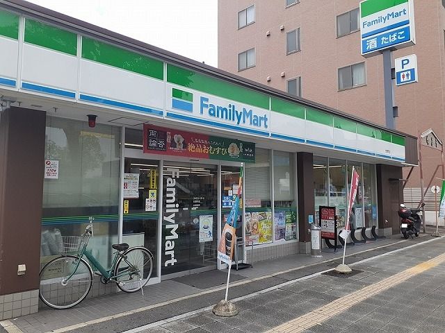 近くのコンビニまで600m（徒歩8分）
