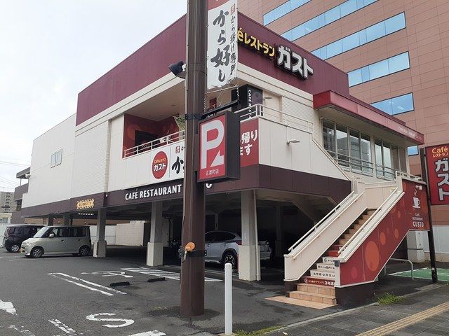 近くの飲食店まで430m（徒歩6分）