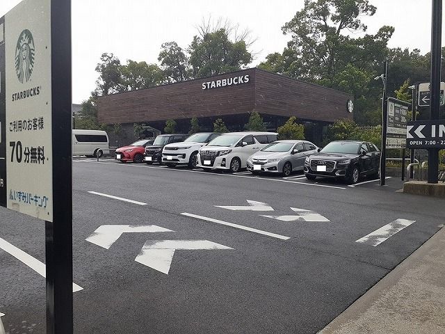 近くの飲食店まで320m（徒歩4分）