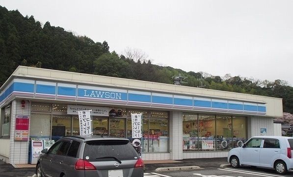 近くのコンビニまで1,900m（徒歩24分）