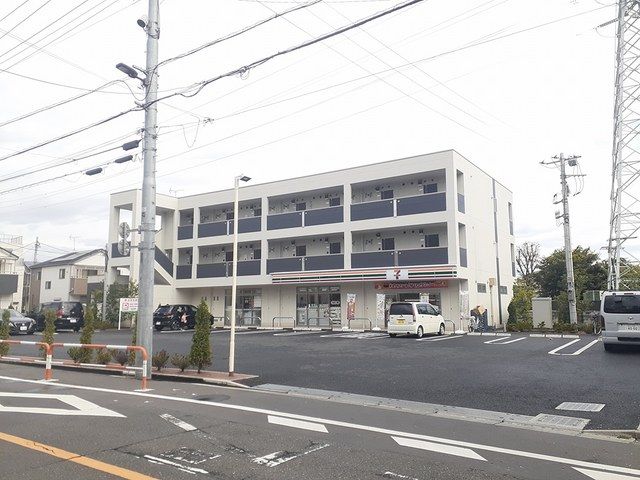 近くのコンビニまで164m（徒歩3分）