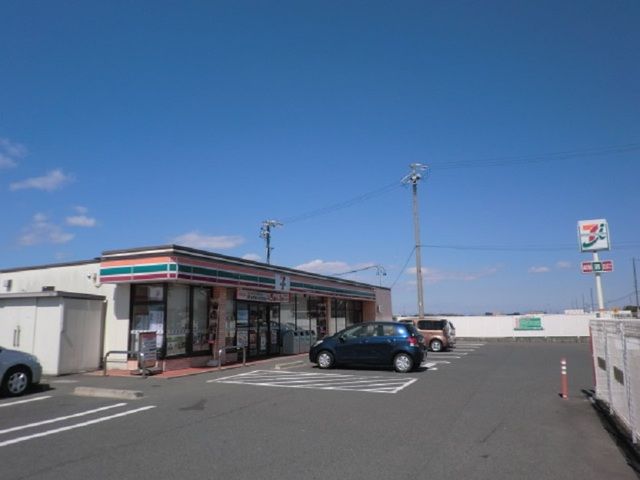 近くのコンビニまで210m（徒歩3分）