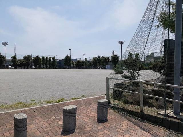 近くの公園まで220m（徒歩3分）