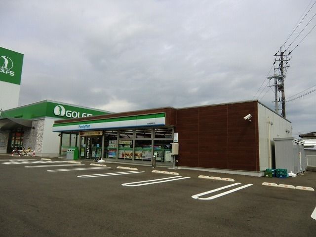 近くのコンビニまで650m（徒歩9分）