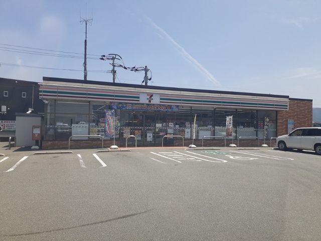 近くのセブンイレブンまで450m（徒歩6分）