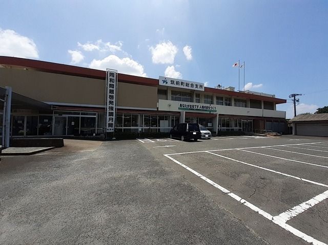 近くの筑前町総合支所まで1,400m（徒歩18分）