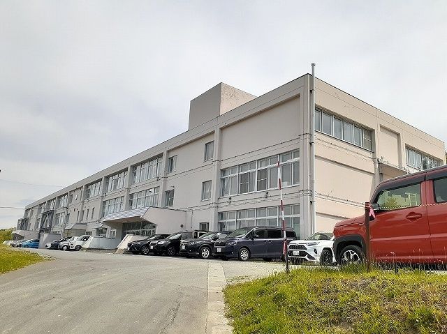 近くの小学校まで950m（徒歩12分）