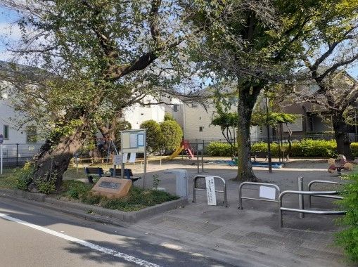 近くの練馬区立高野台児童遊園まで90m(徒歩2分)