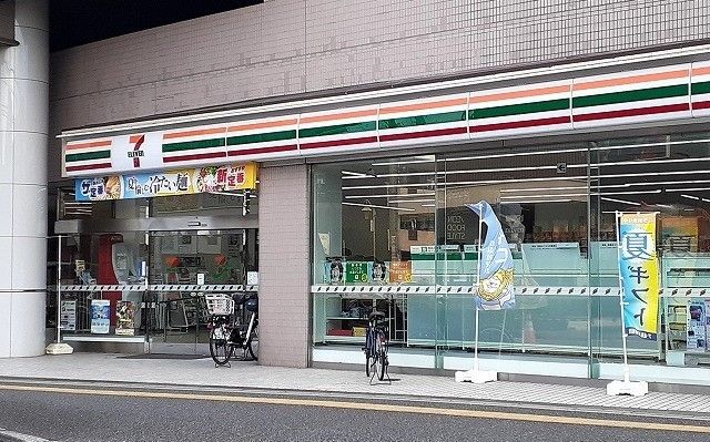 近くのコンビニまで210m（徒歩3分）