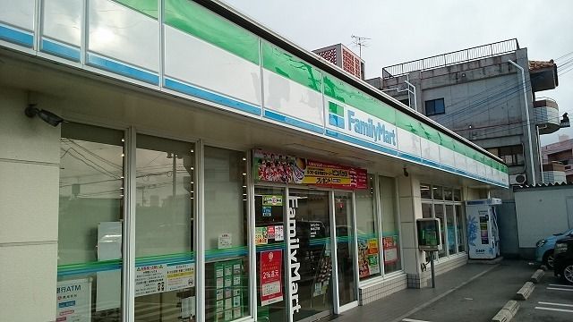 近くのファミリーマート我如古２丁目店まで600m（徒歩8分）