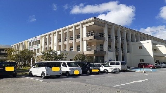 近くの宜野湾市役所まで4,000m（徒歩50分）