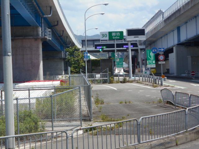 近くの施設まで1,900m（徒歩24分）