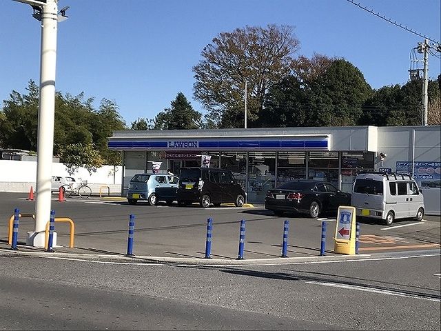 近くのコンビニまで550m（徒歩7分）