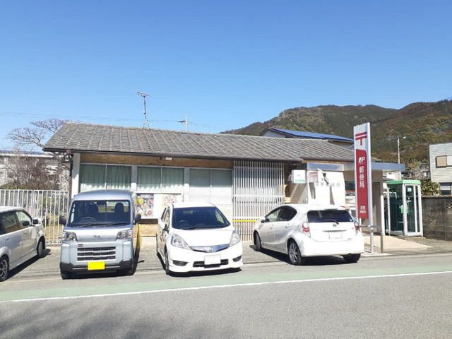 近くの須恵郵便局まで1,600m（徒歩20分）