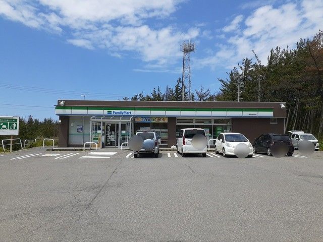近くのファミリーマート　鶴岡湯野浜店まで277m（徒歩4分）