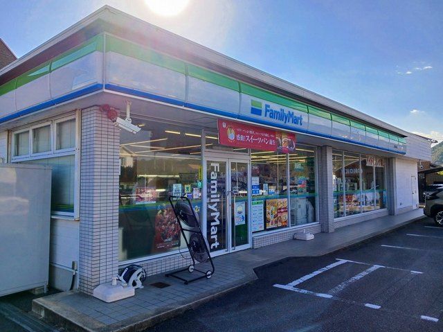 近くのファミリーマート玉野長尾店まで750m(徒歩10分)