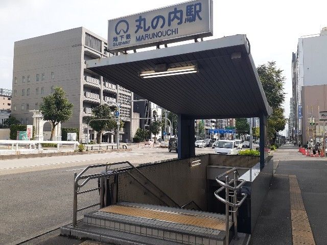 近くの丸の内駅まで420m（徒歩6分）