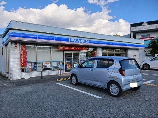 近くのコンビニまで2,100m（徒歩27分）