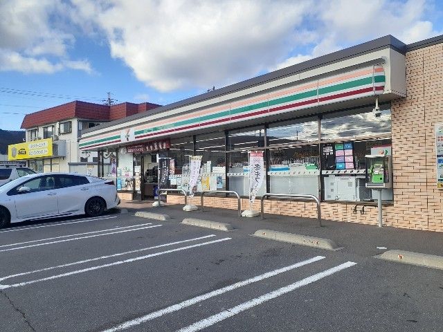 近くのコンビニまで110m（徒歩2分）