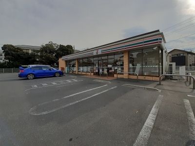 近くのセブンイレブン太田市八幡町店まで700m（徒歩9分）