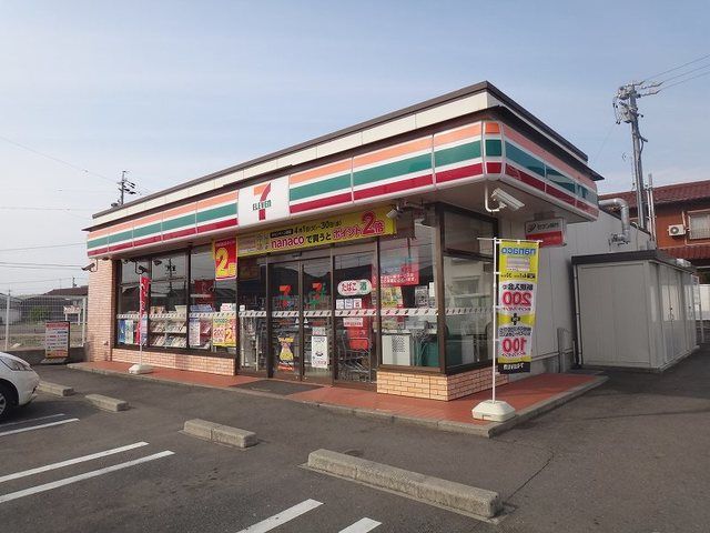 近くのコンビニまで350m（徒歩5分）
