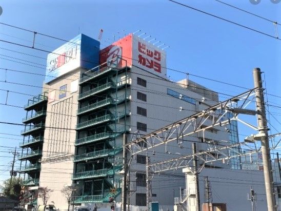 近くのビックカメラ所沢駅前店まで800m（徒歩10分）