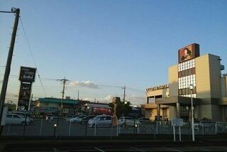 近くのフードストアあおき 御殿場店まで350m（徒歩5分）
