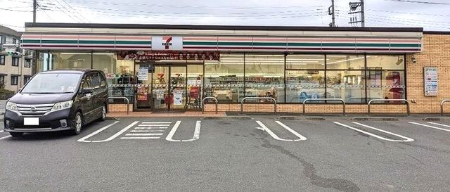 近くのコンビニまで600m（徒歩8分）