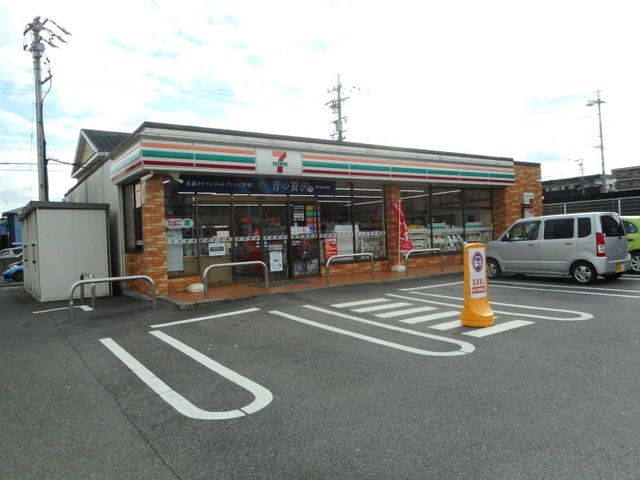 近くのコンビニまで1,000m（徒歩13分）
