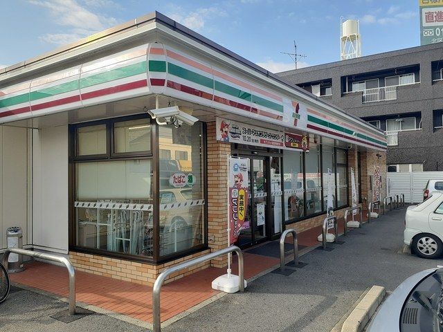 近くのセブンイレブンまで61m（徒歩1分）
