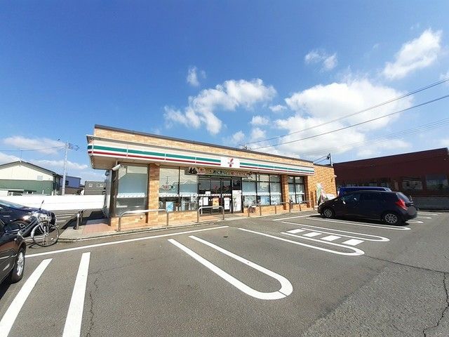 近くのセブンイレブン五泉寺沢店まで232m（徒歩3分）