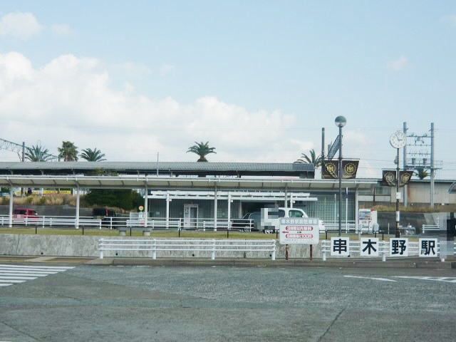 近くの駅まで1,700m（徒歩22分）