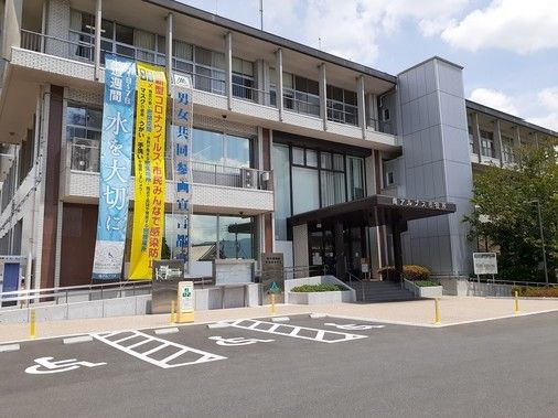 近くの南アルプス市役所まで3,700m（徒歩47分）