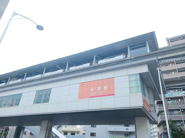近くの沖縄都市モノレール安里駅まで660m（徒歩9分）