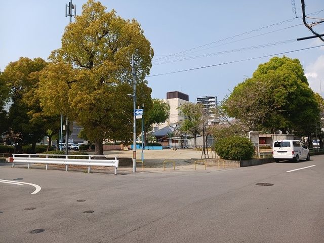 近くの公園まで400m（徒歩5分）