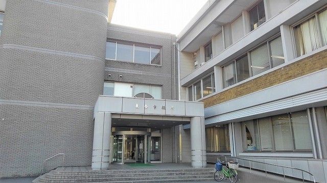 近くの役所まで1,300m（徒歩17分）