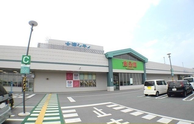 近くのサンエー大湾シティまで6,600m（徒歩83分）