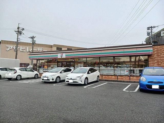 近くのセブンイレブンまで490m（徒歩7分）