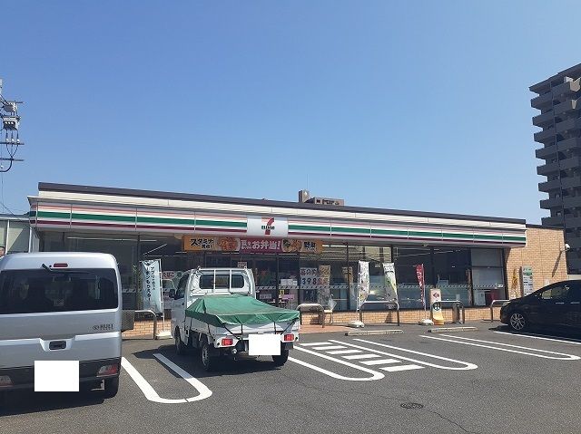 近くのセブンイレブン周南二番町店まで250m（徒歩4分）