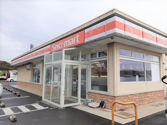 近くのコンビニまで550m（徒歩7分）
